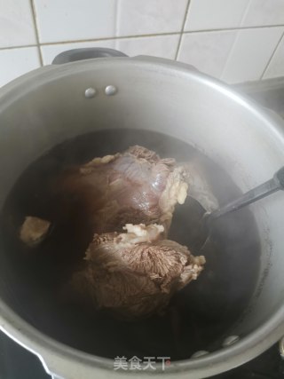卤牛肉的做法步骤：4