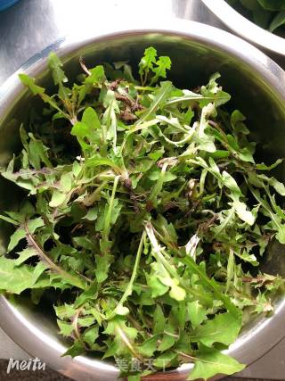 野菜粉蒸菜蒲公英篇的做法步骤：2
