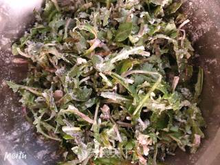 野菜粉蒸菜蒲公英篇的做法步骤：3