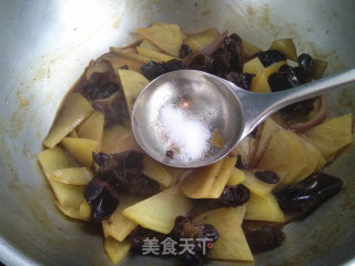 木耳烧土豆的做法步骤：6