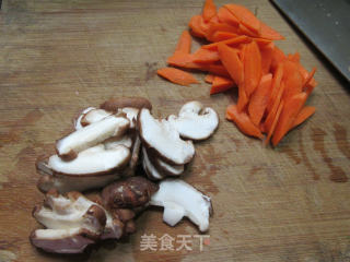 香菇时蔬的做法步骤：2