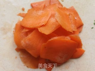 胡萝卜菠菜烩豆腐皮的做法步骤：4