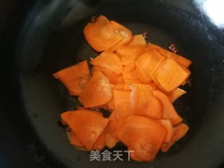 胡萝卜菠菜烩豆腐皮的做法步骤：6