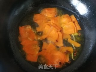 胡萝卜菠菜烩豆腐皮的做法步骤：7