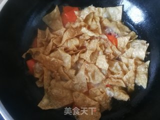 胡萝卜菠菜烩豆腐皮的做法步骤：8