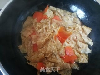 胡萝卜菠菜烩豆腐皮的做法步骤：9