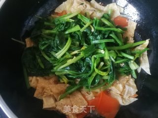 胡萝卜菠菜烩豆腐皮的做法步骤：10