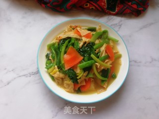 胡萝卜菠菜烩豆腐皮的做法步骤：14