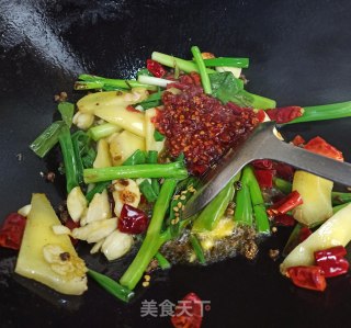 葱姜爆炒麻辣花蛤的做法步骤：4