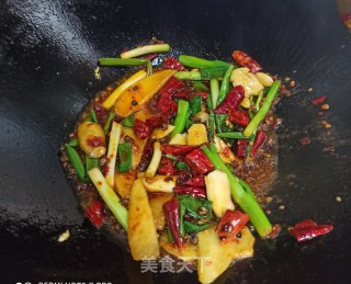 葱姜爆炒麻辣花蛤的做法步骤：5