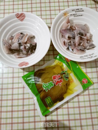 香辣酸菜鱼的做法步骤：1