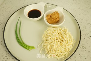 懒人早餐&花生酱拌面的做法步骤：1