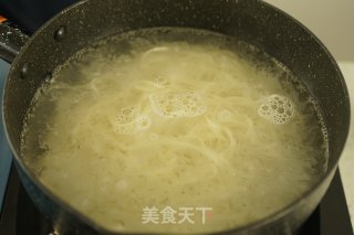 懒人早餐&花生酱拌面的做法步骤：3