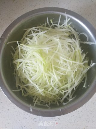 猪肉萝卜肉渣包子的做法步骤：3