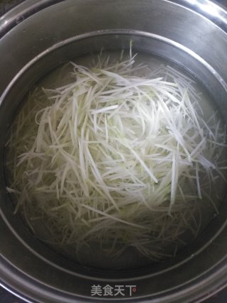 猪肉萝卜肉渣包子的做法步骤：4