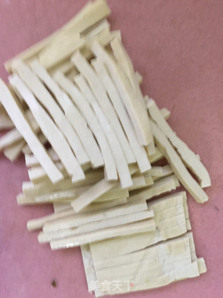 芦蒿炒白干的做法步骤：2
