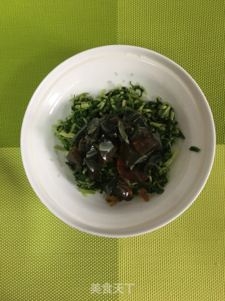 马兰头拌皮蛋的做法步骤：4