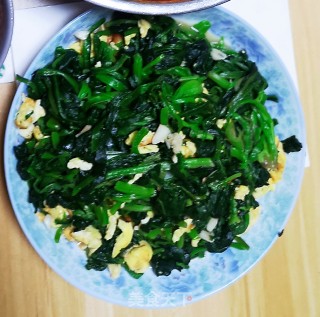 菠菜炒鸡蛋的做法步骤：4