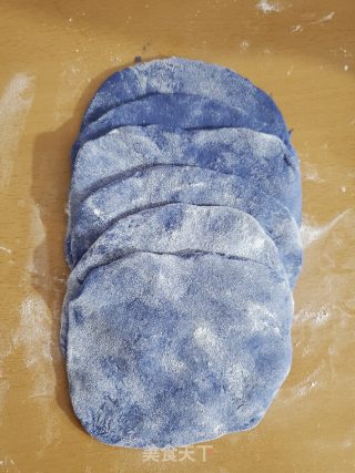 蓝色妖姬馒头的做法步骤：7