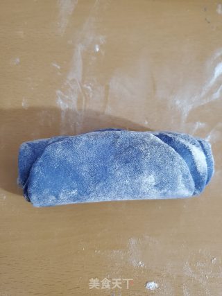 蓝色妖姬馒头的做法步骤：8