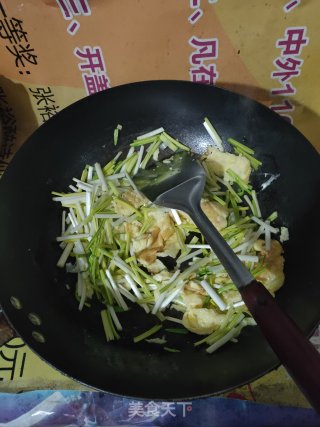 韭黄炒鸡蛋的做法步骤：5