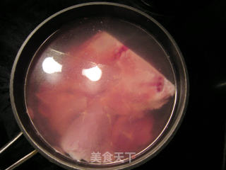 猪骨苹果玉米汤--快手汤的做法步骤：1