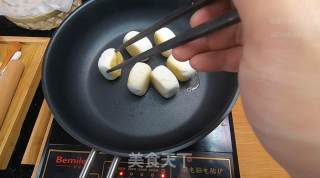 芝士爆浆年糕，制作简单，一个不粘锅就搞定，软糯糯的超好吃的做法步骤：7