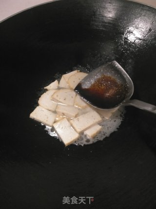 芹炒鱼糕的做法步骤：3