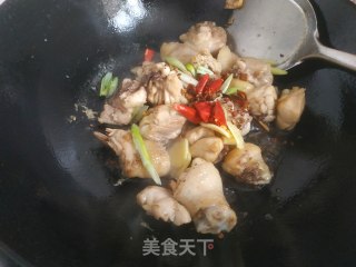 香菇炖鸡腿的做法步骤：7