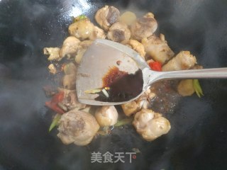 香菇炖鸡腿的做法步骤：9