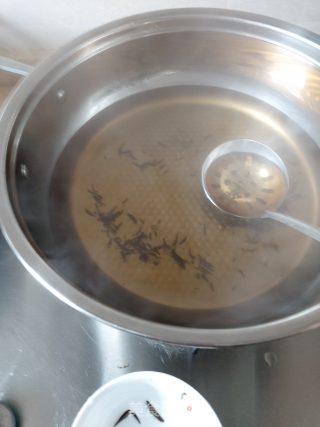 焦糖奶茶的做法步骤：1