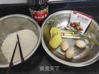 土豆卷饼的做法步骤：1