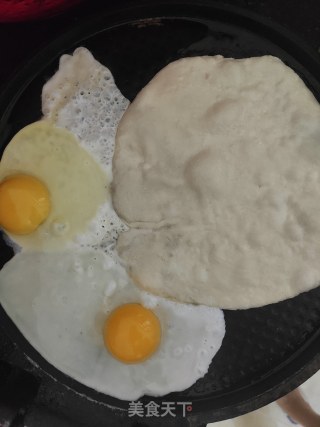 土豆卷饼的做法步骤：11
