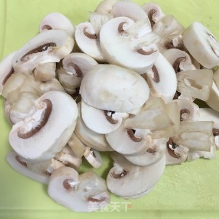 蘑菇牛肉丸汤的做法步骤：2