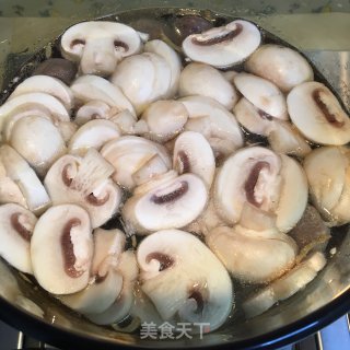蘑菇牛肉丸汤的做法步骤：6