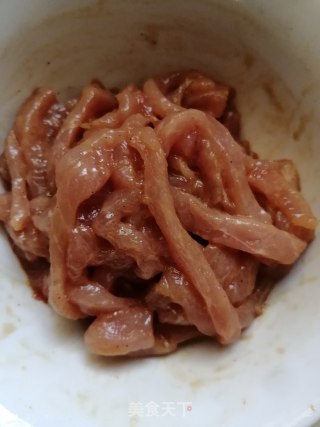 鱼香肉丝的做法步骤：2