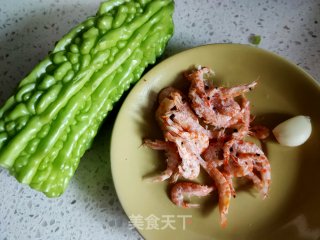 海米拌苦瓜的做法步骤：1