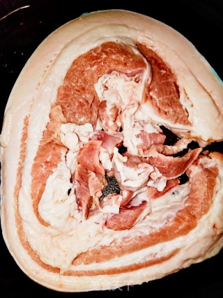 白切五花肉的做法步骤：1