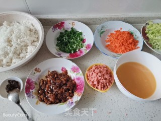 什锦炒饭的做法步骤：2