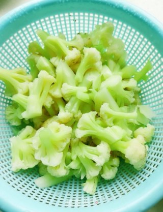 煸炒花椰菜的做法步骤：4