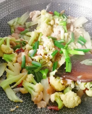 煸炒花椰菜的做法步骤：10