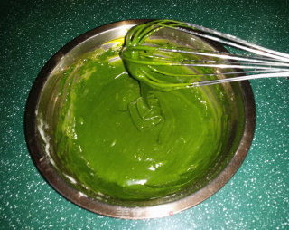 抹茶奶油蛋糕卷的做法步骤：6