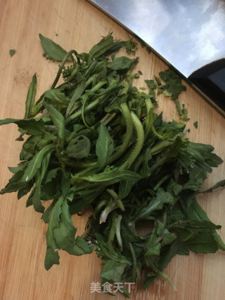 荠菜滑蛋的做法步骤：2