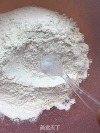 白菜姬松茸肉饺的做法步骤：1