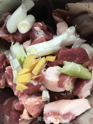 白菜姬松茸肉饺的做法步骤：6