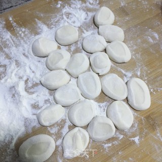 白菜姬松茸肉饺的做法步骤：17