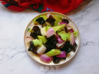 洋葱木耳拌西兰花梗儿的做法步骤：9