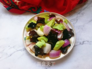 洋葱木耳拌西兰花梗儿的做法步骤：10
