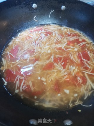 番茄金针菇汤的做法步骤：2