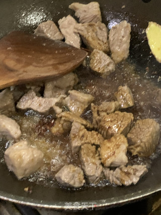 土豆烧牛腩的做法步骤：3